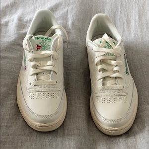 Super cute reebok shoes